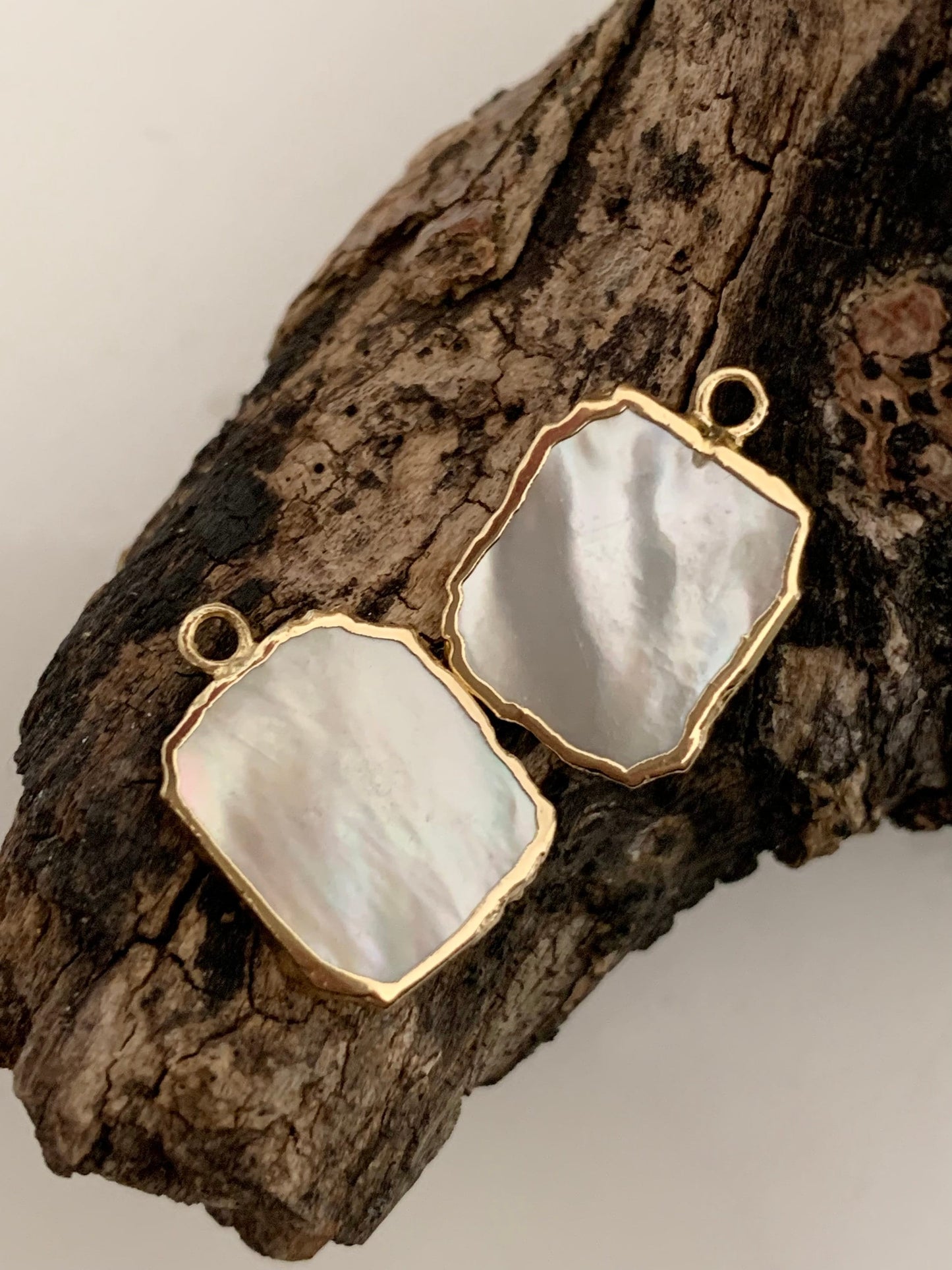 Slice Pendentif Nacre ‘A’ naturelle et Vermeil 11 x 13 mm