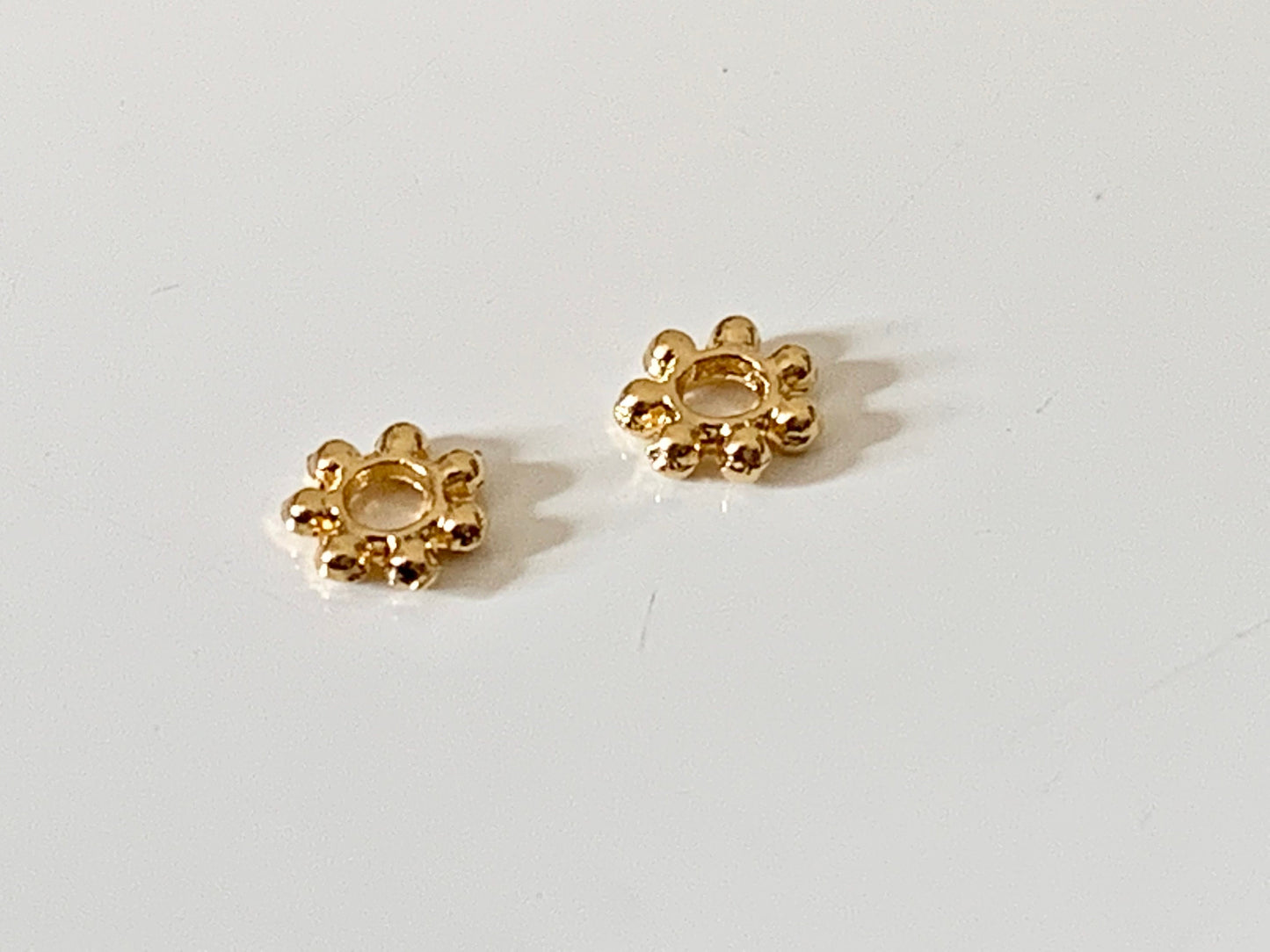 2 Intercalaires fleurs, rondelle boule 3.5/4mm, plaqué or micro rondelle dorée