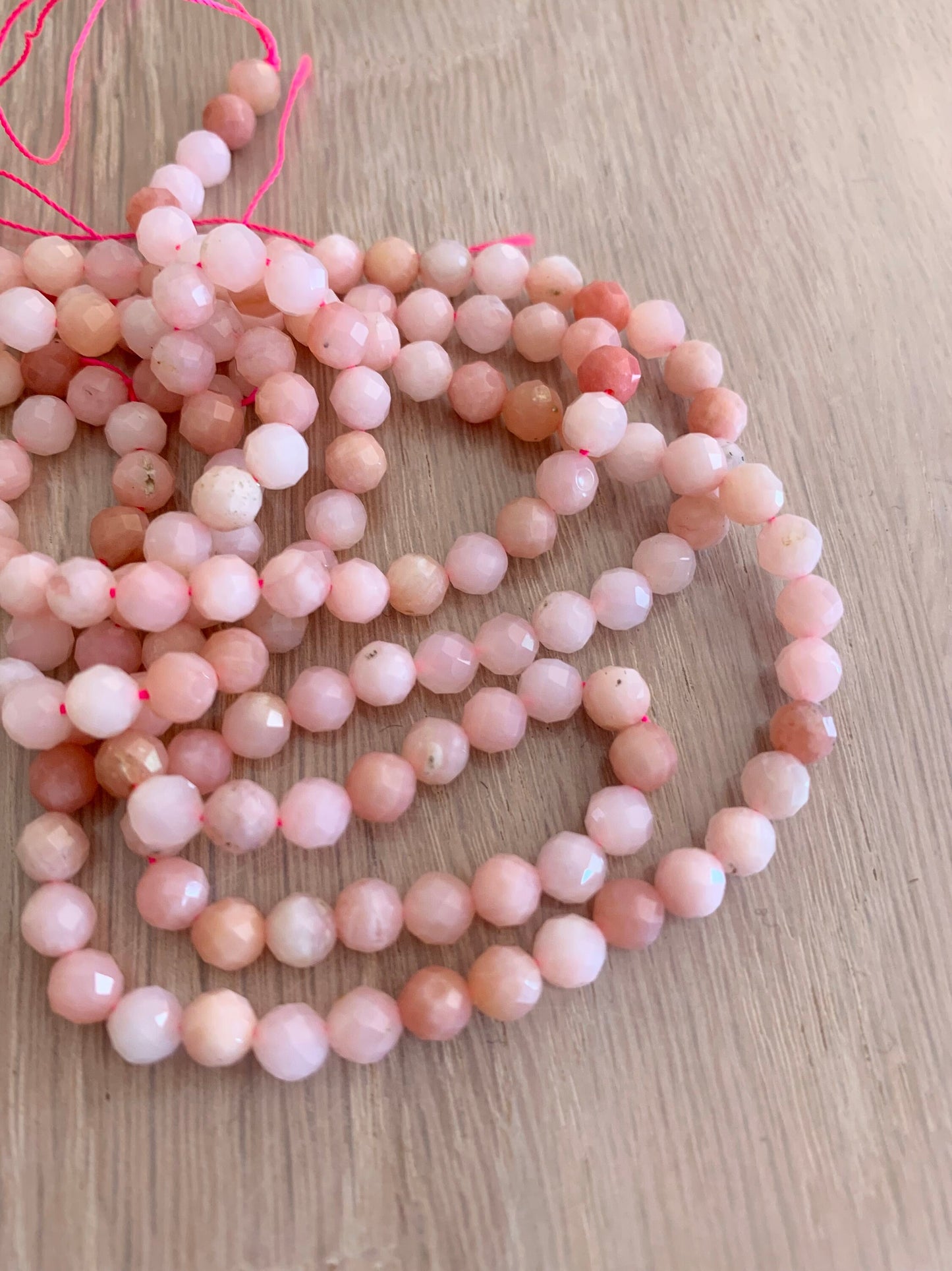 Opale rose 4 mm facettes, 10 perles facettes gemme naturelle 3,9/4mm tons roses, pierre naturelle, Opale d'Australie rose et saumoné pale