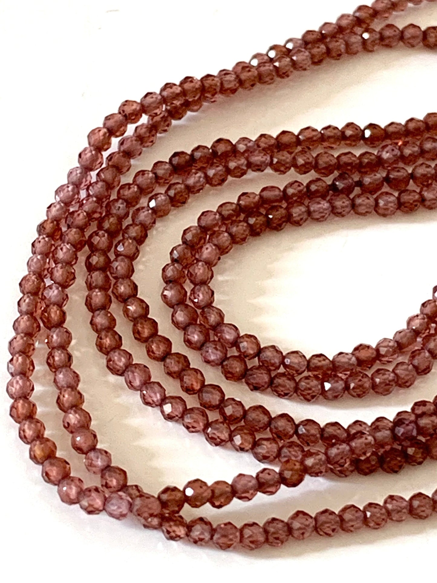 Perles facettes 2,4 / 2,5mm Grenat Malaya, mini gemmes facettée naturelle, perles Grenat facettes gemme naturelle