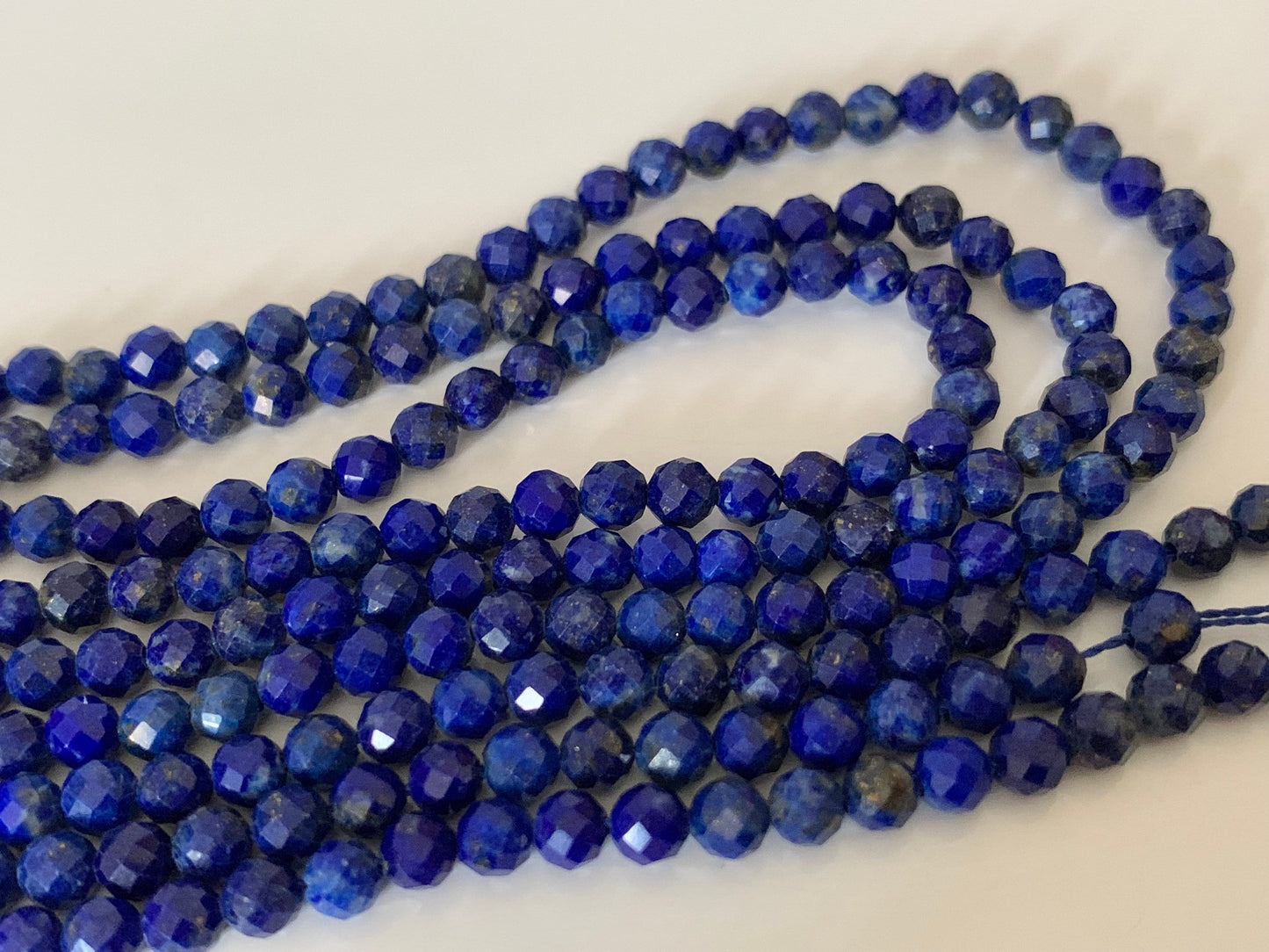 Lapis Lazuli bleue 4,3 mm facettée, 10 perles facettes gemme naturelle 4,3mm tons bleus, Lapis Lazul pierre naturelle