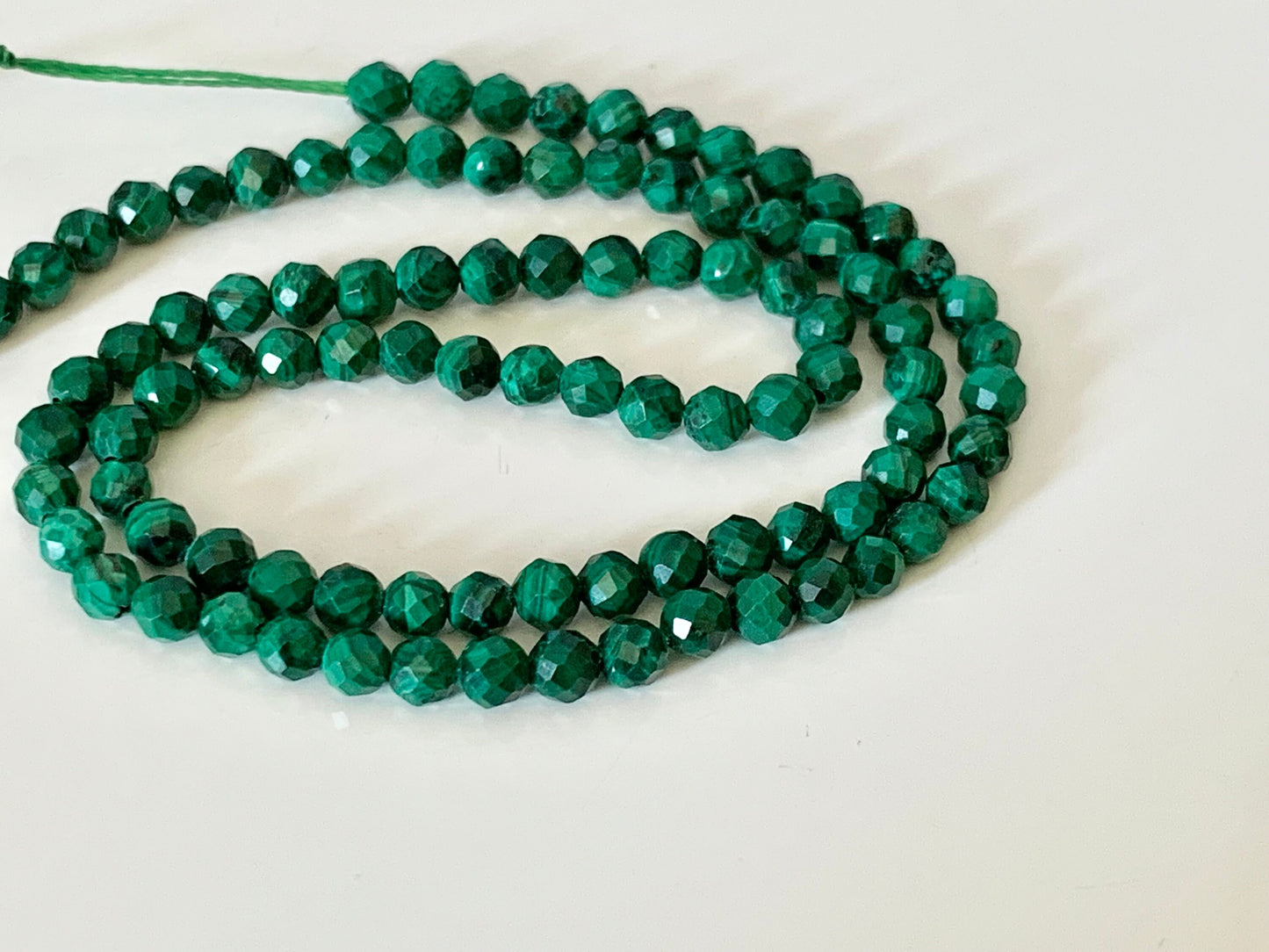 10 perles 3mm Malachite facettée verte 3 mm, 10 perles malachite facettes gemme 3mm ton vert/ vert sombre