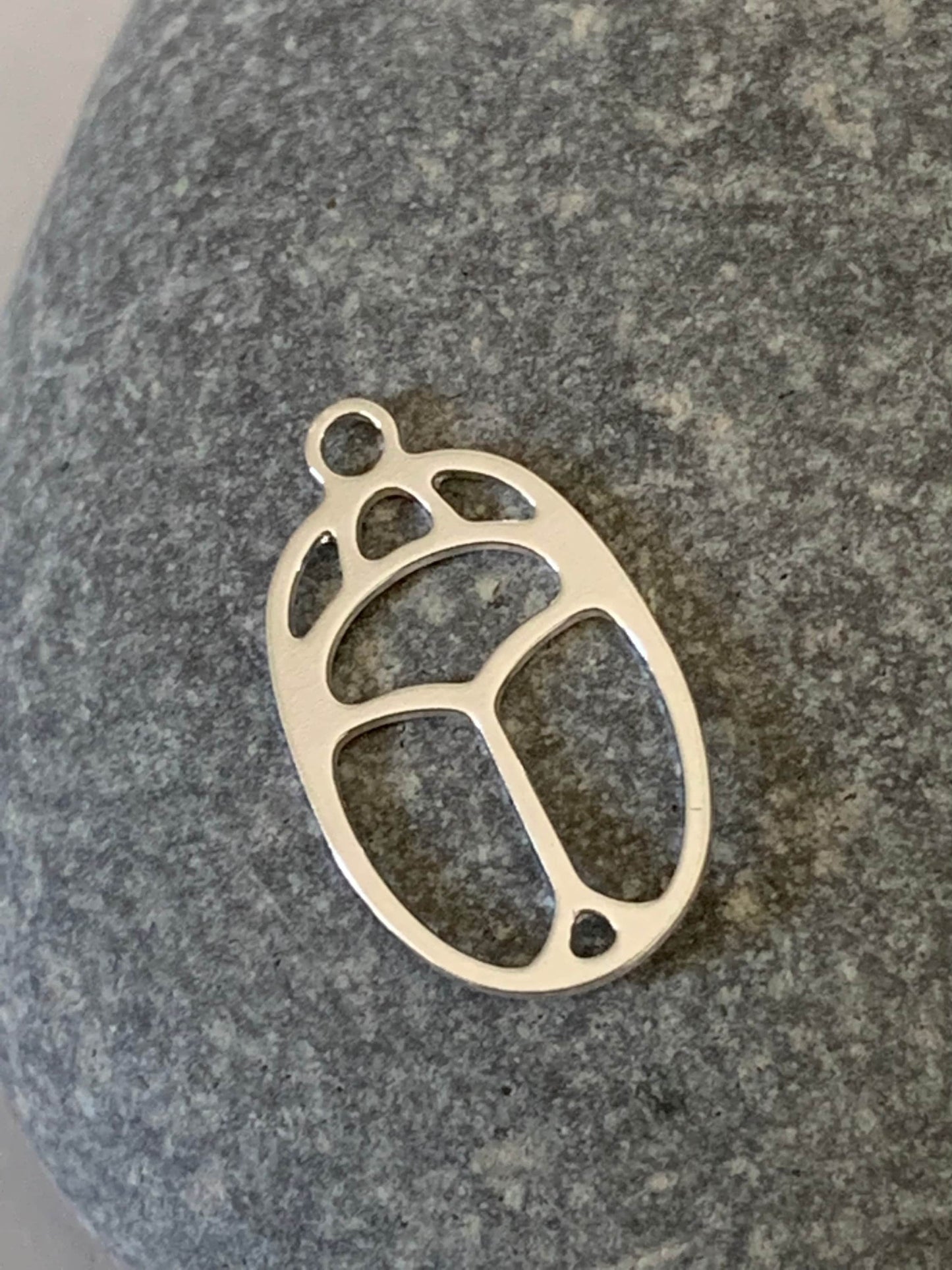 Scarabée 13,5 x 8mm argenté, Pendentif scarabée plaqué argent 925