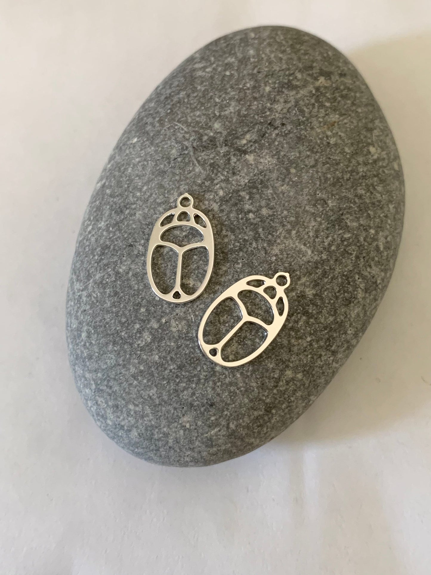 Scarabée 13,5 x 8mm argenté, Pendentif scarabée plaqué argent 925