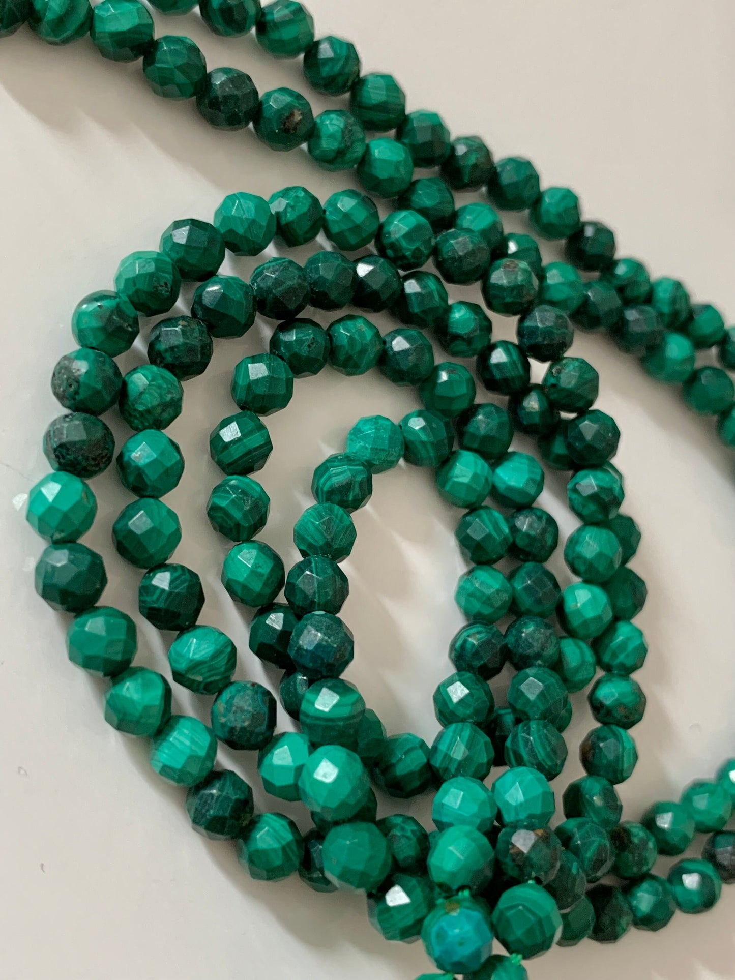 10 perles 4mm Malachite facettée verte, 10 perles rondes malachite facettes gemme ton vert/ vert sombre