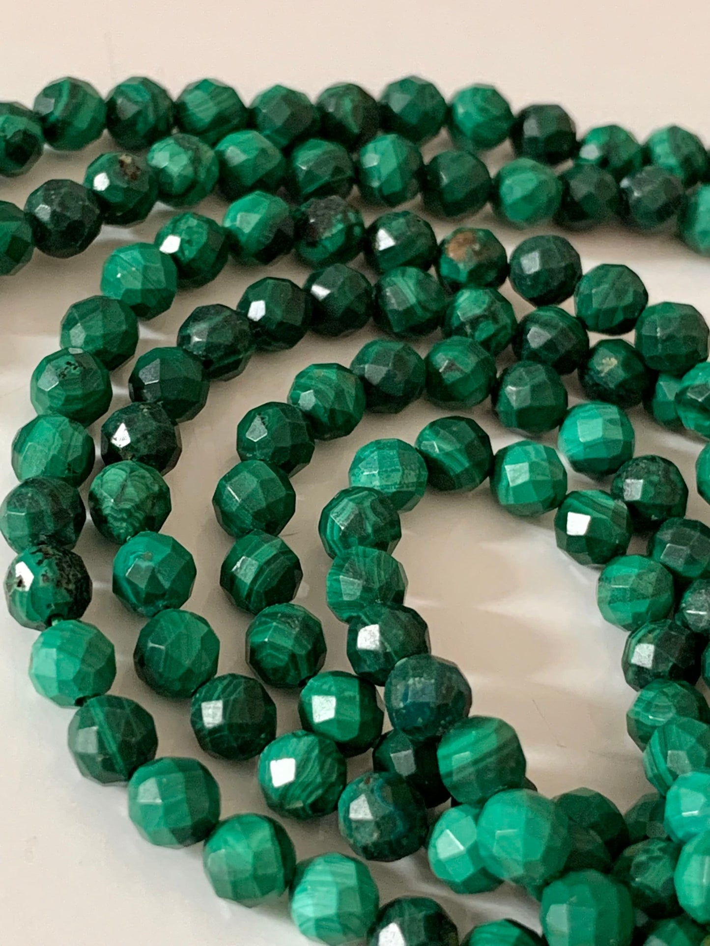 10 perles 4mm Malachite facettée verte, 10 perles rondes malachite facettes gemme ton vert/ vert sombre