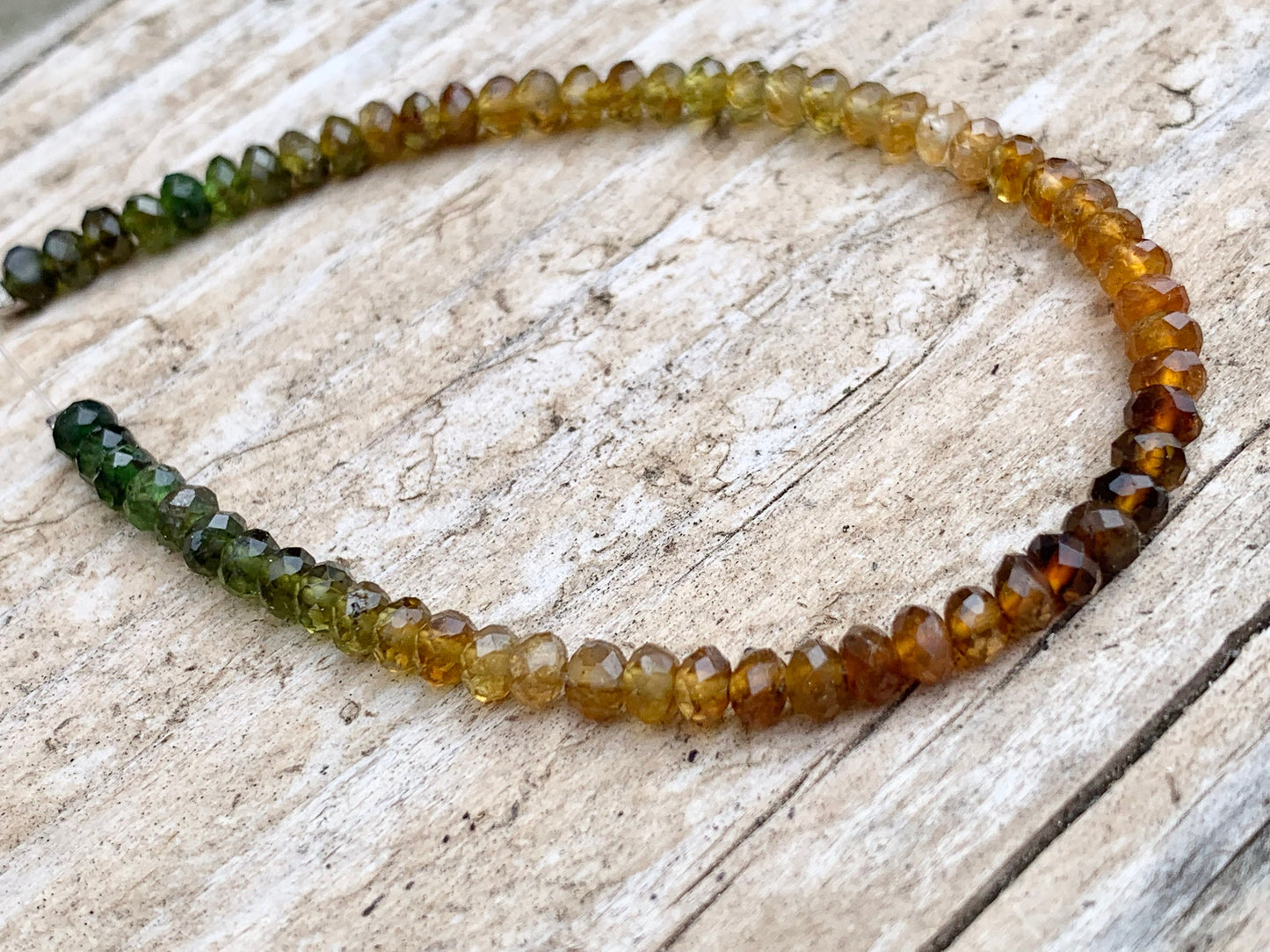 Tourmaline facettes irrégulières 2x4mm dégradé, perles facettées, Perles rondelles tourmaline 13cm, gemmes naturelles