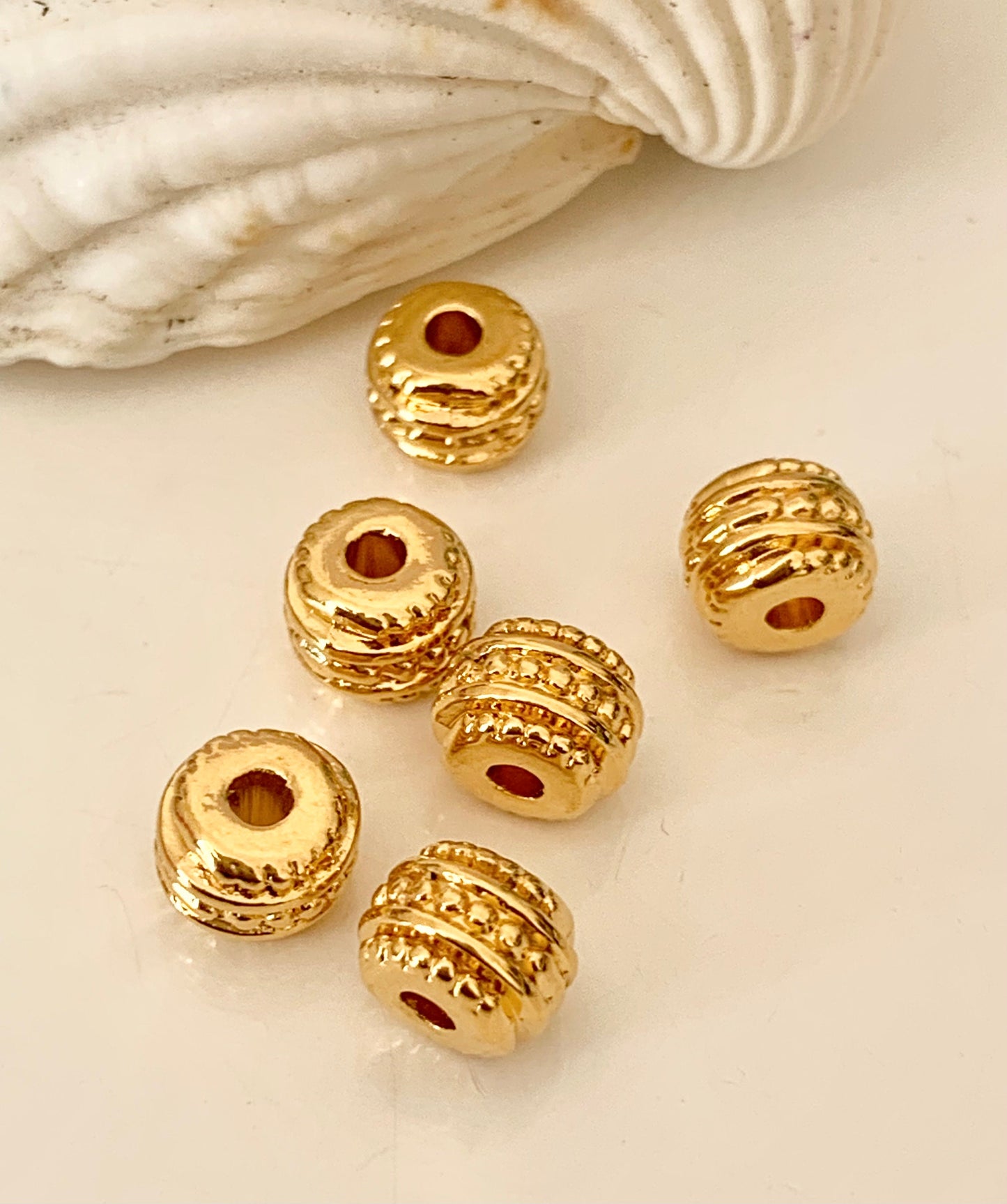 Perle Intercalaire Plumetis 5x6,6mm en plaqué or 24K