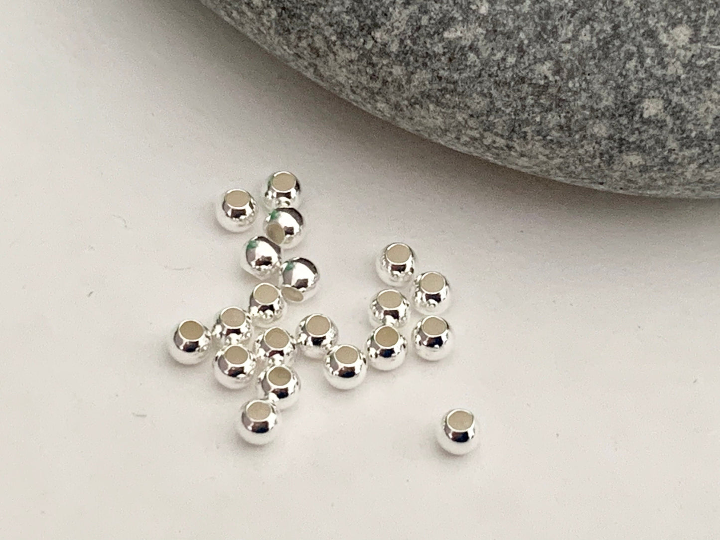 Perles lisses 2mm trou 0,9mm argent massif 925/1000, boule 2 mm argent 925