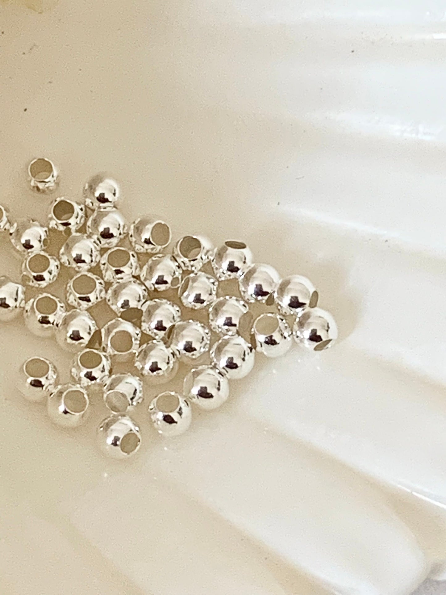 Perles lisses 2mm trou 0,9mm argent massif 925/1000, boule 2 mm argent 925