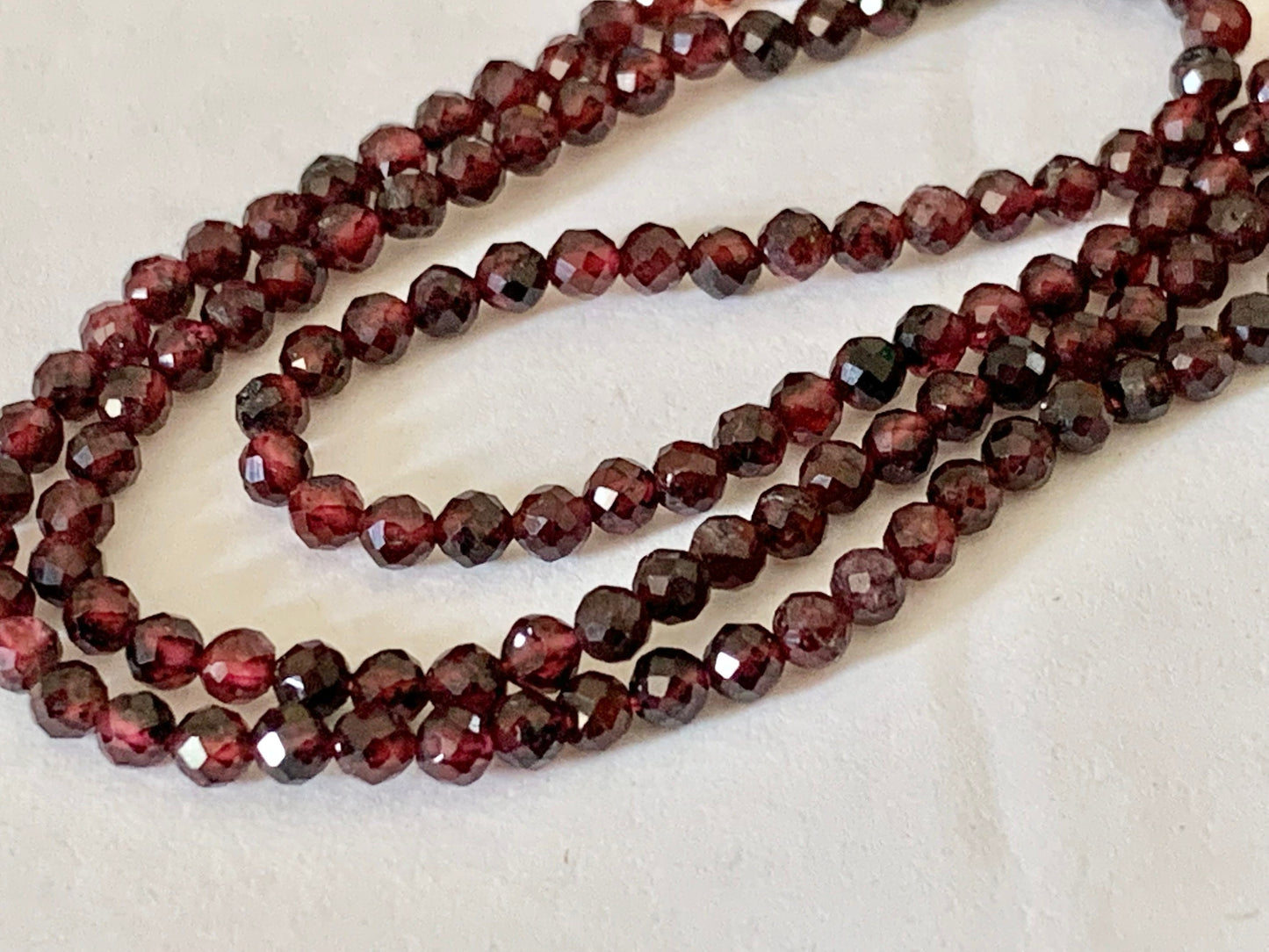 10 perles 2,0/2,2mm Grenat facettée naturelle, 10 perles rondes Grenat facettes gemme rouge foncé Pyrope