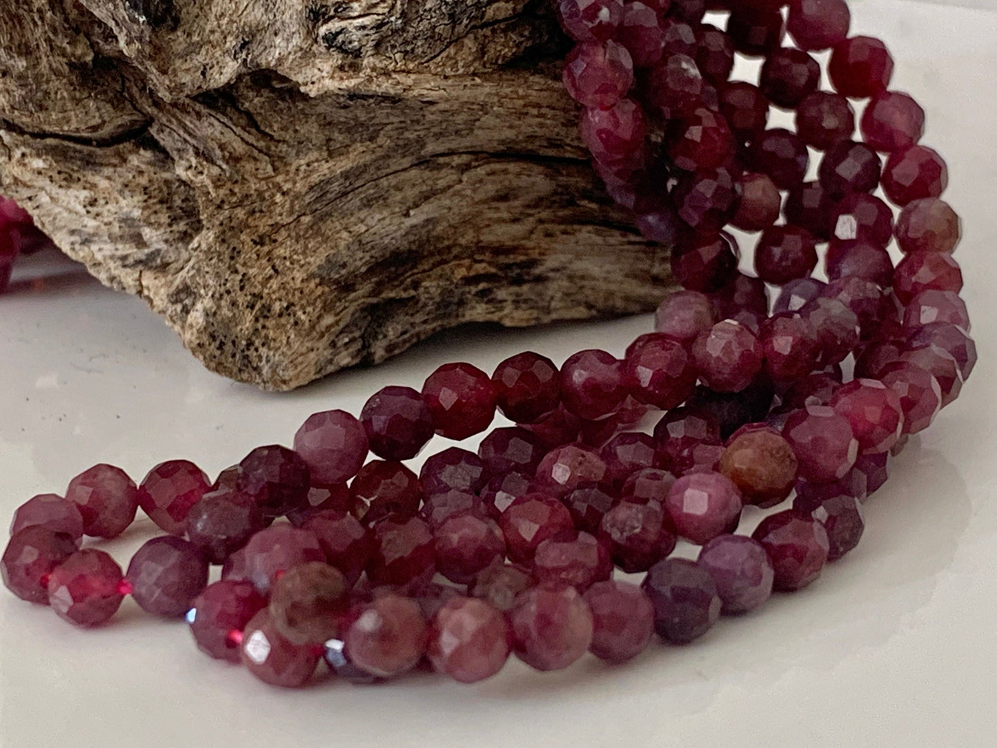 10 perles Rubélite Tourmaline rose Foncée 3,9 mm facettes, facettes gemme naturelle tons roses foncés naturels, pierre Rubellite