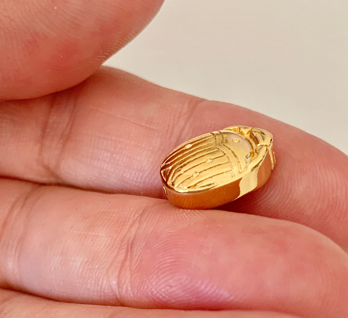 Scarabée 14x10mm doré, connecteur scarabée bombé plaqué or 24 carats