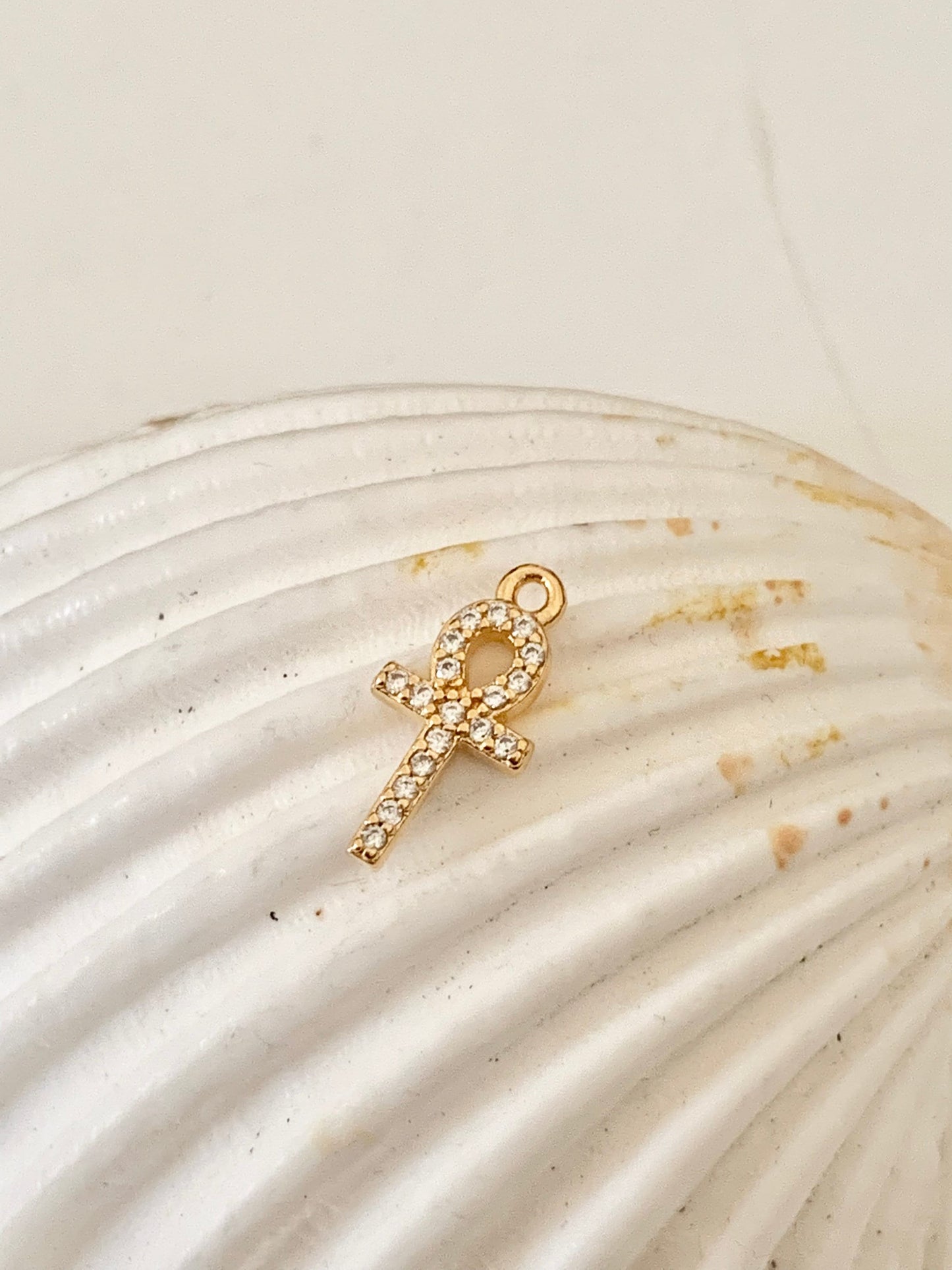 Pendentif Croix Ankh 6,6 x 13,5mm zircons véritables et plaqué or, croix de vie doré PM modèle, plaqué or 24 carats