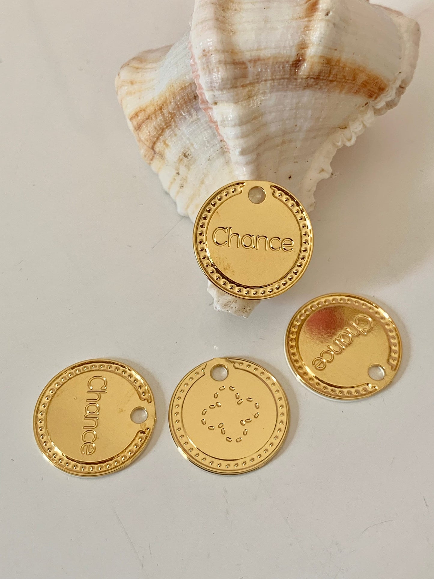 Médaille 17mm plaqué or, double face Chance / Trèfle doré