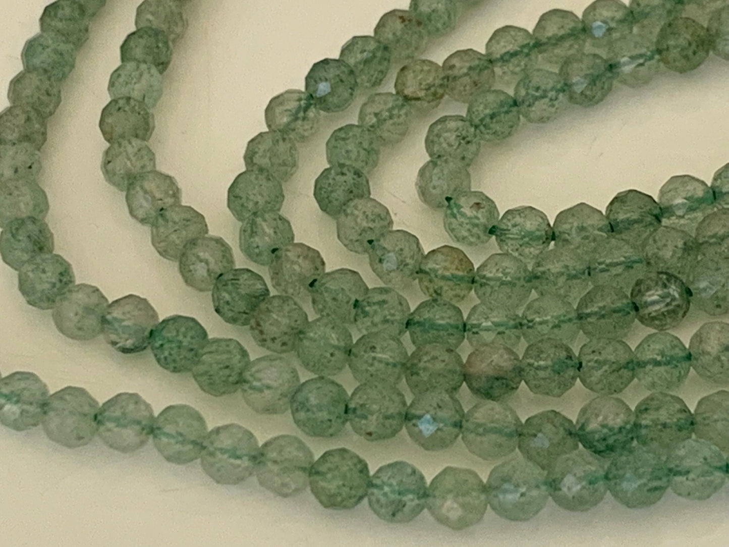 10 perles 3 mm Quartz fraise verte facettée, 10 perles facettes gemme naturelle 3mm tons vert clairs, pierre naturelle