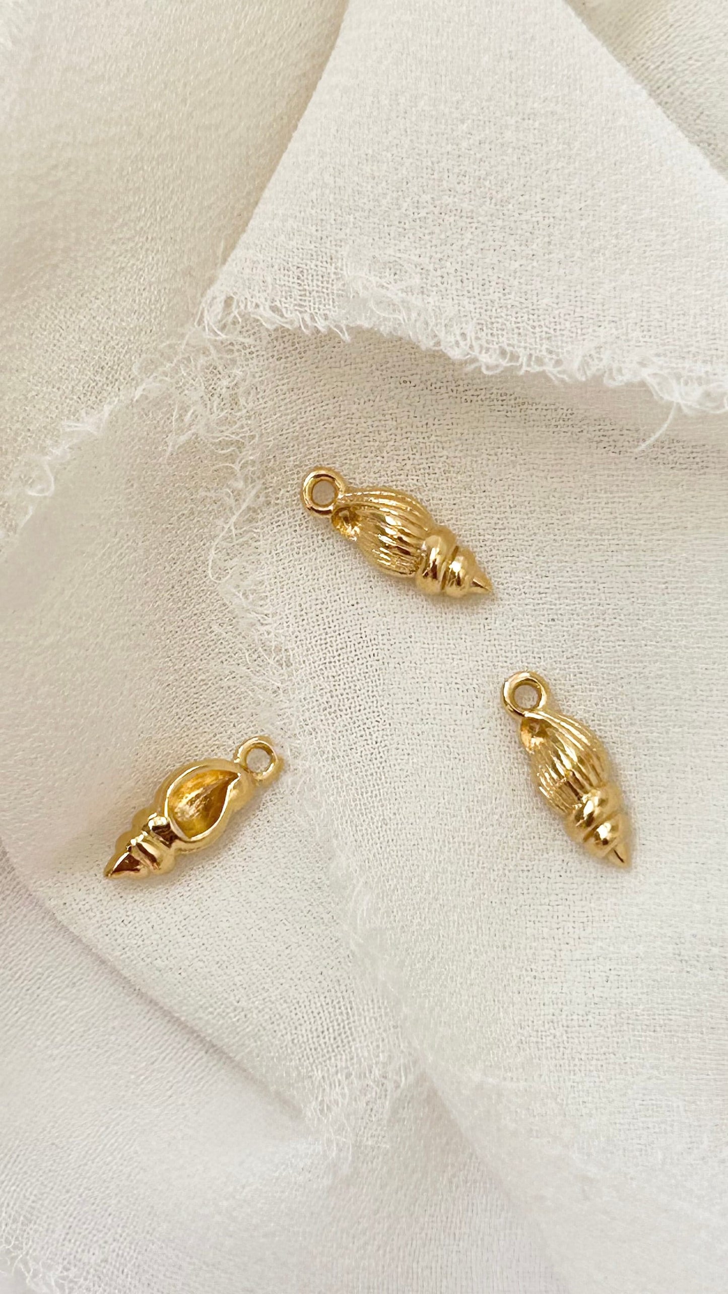 Breloque Coquillage 12mm en plaqué or 24K, charm doré, pampille mer bracelet