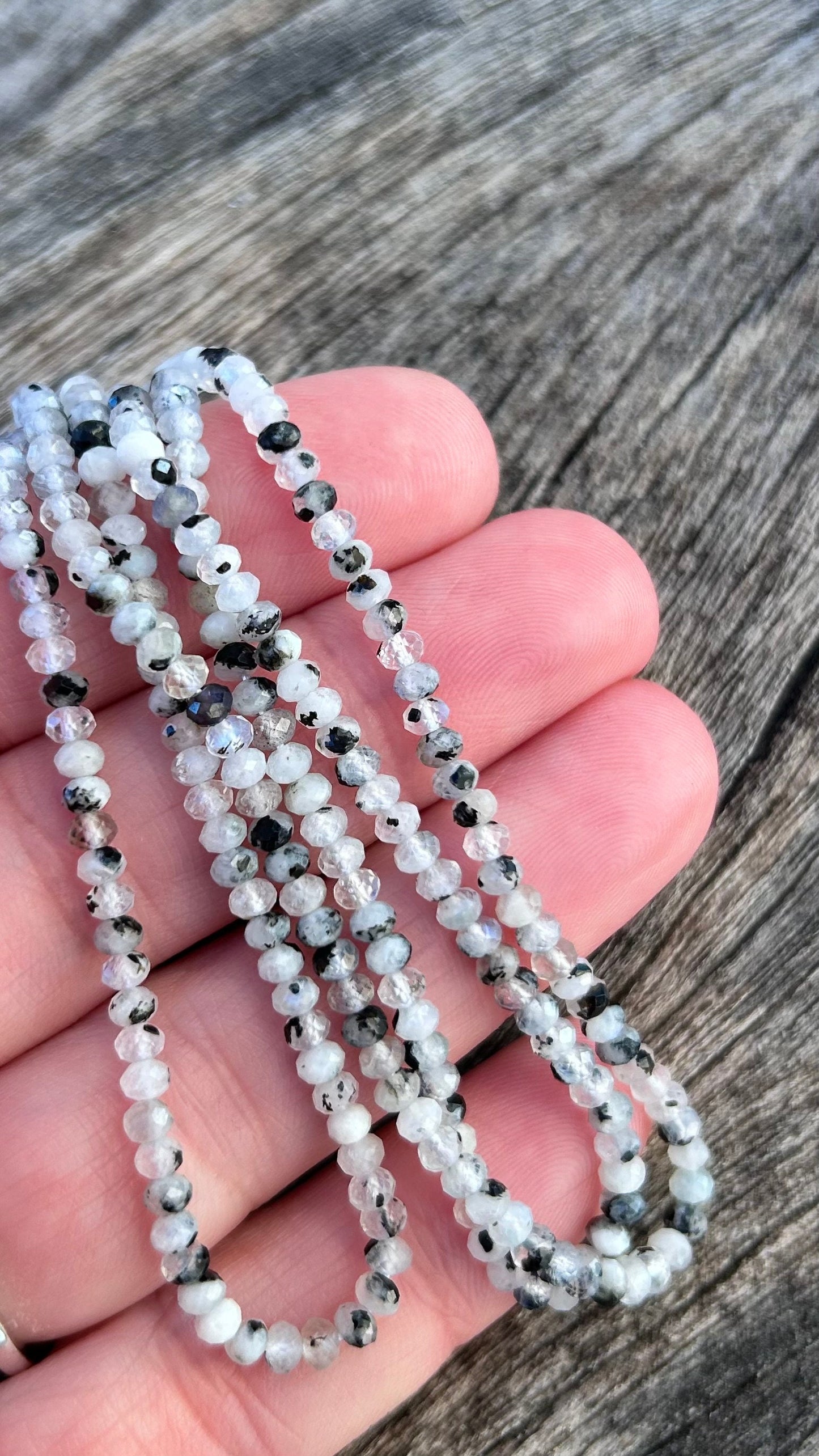 Rondelles Pierre de Lune blanche et tourmaline noire naturelle facettée 2x3mm, moonstone reflets légers bleu naturel, gemme création bijoux,