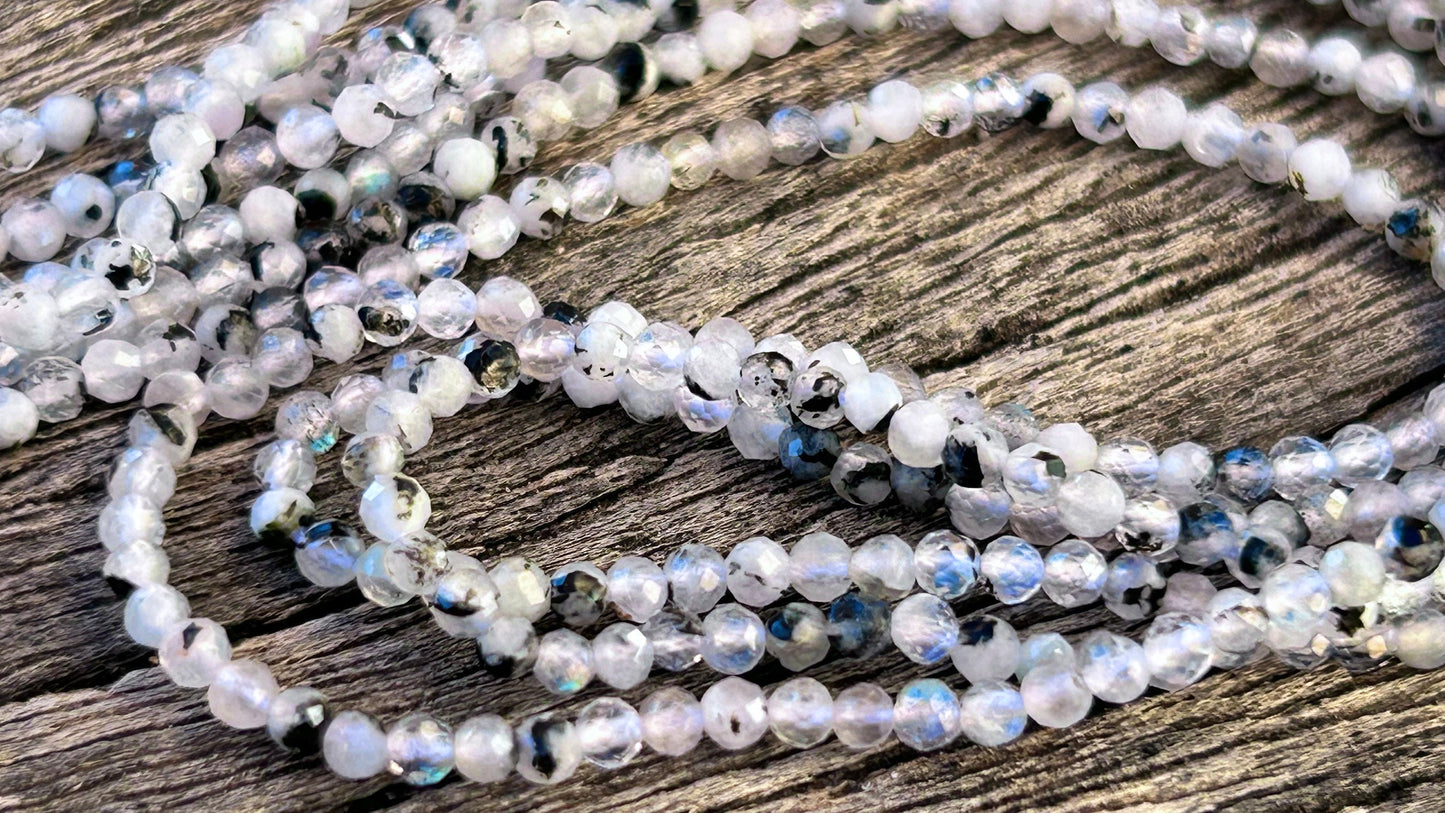 Perles facettées Pierre de Lune blanche et tourmaline noire naturelle 2,3mm, moonstone reflets légers bleu naturel, gemme création bijoux,