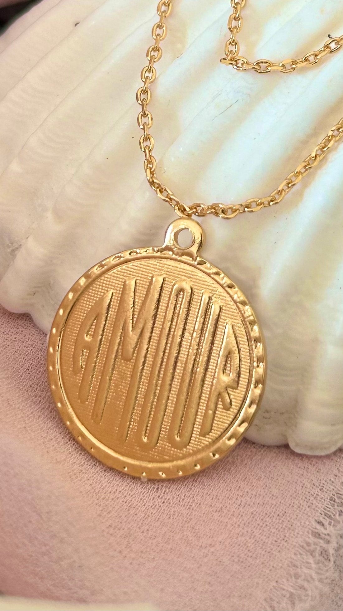 Médaille Amour 19mm plaqué or, face Amour doré