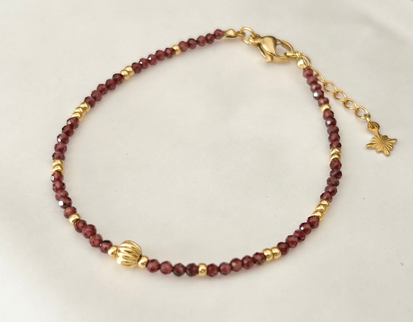 Bracelet en Grenat rouge et Miyuki et perles dorées