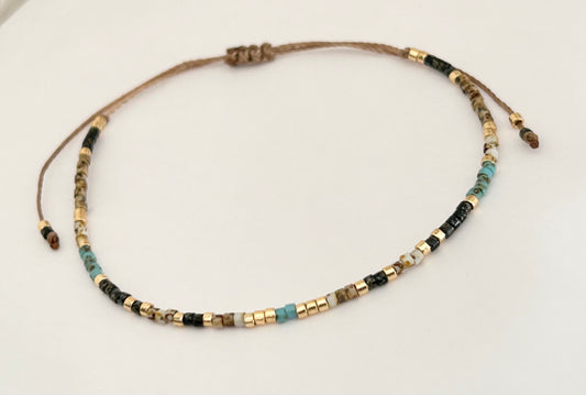 Bracelet cordon ajustable Melange de perles Miyuki Picasso et dorées