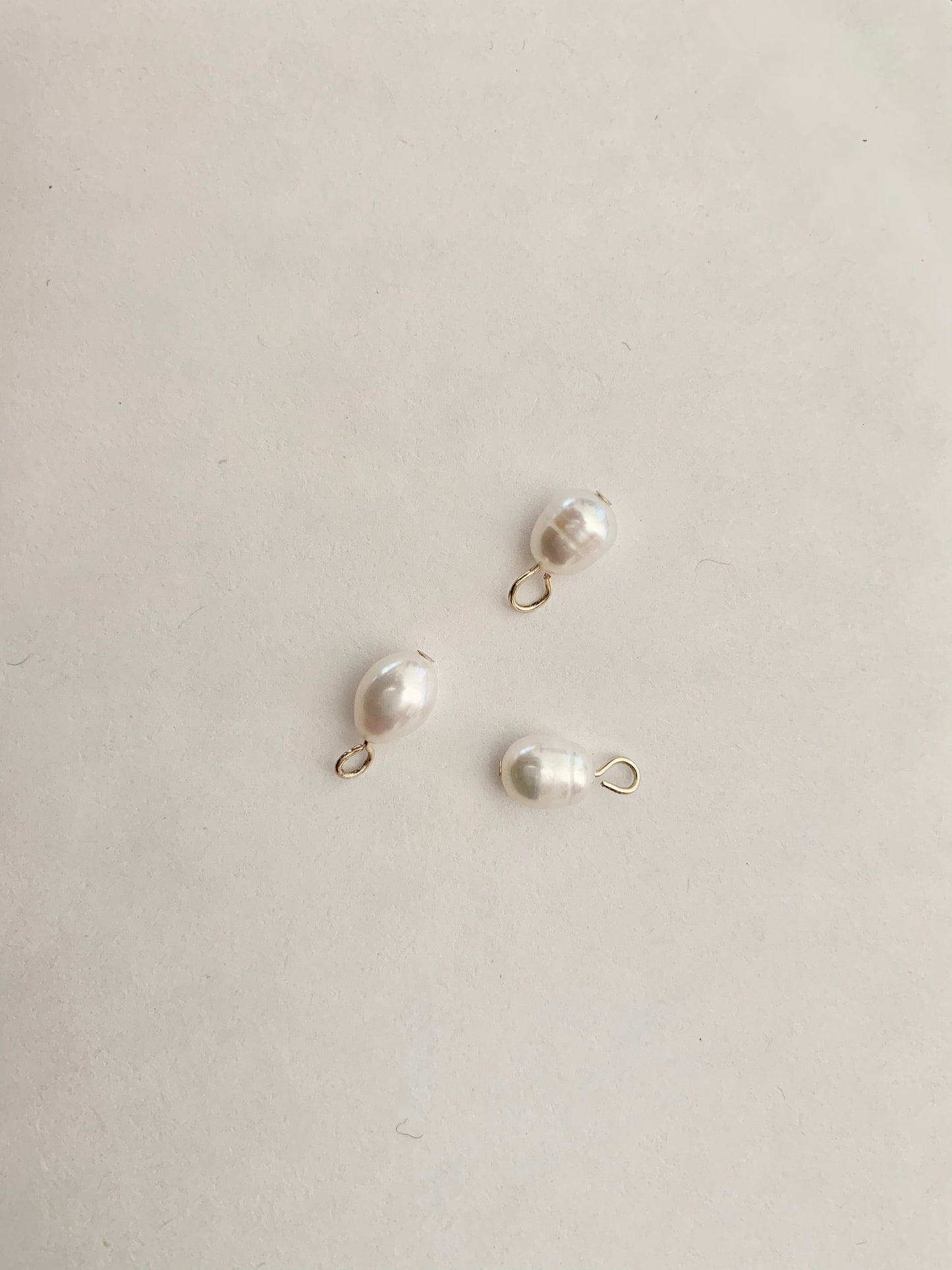 1 Pampille perle d’eau douce 8/9mm blanche et plaqué or