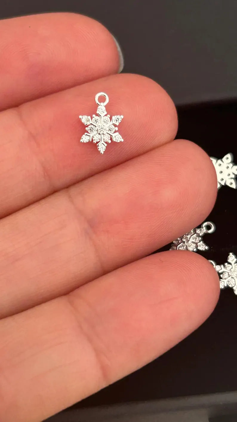 Flocon de neige 8mm / 13mm strass blancs et plaqué argent 925/1000, petits flocons diamants zircon et argent