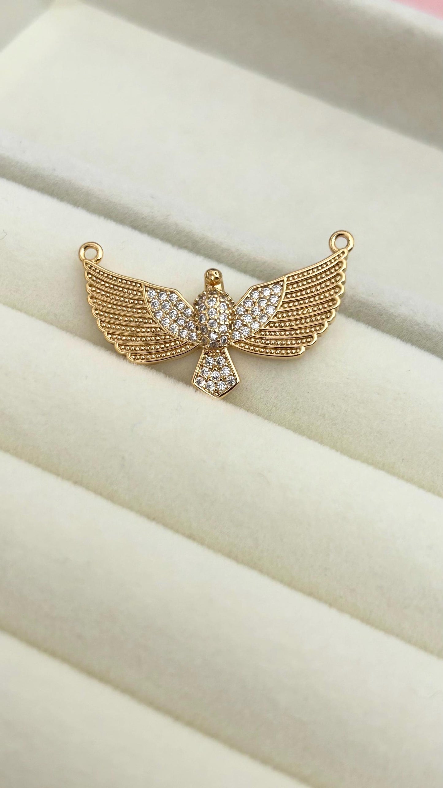 Pendentif Aigle zircons 31,5x17,5mm  Plaque or 24 carats, connecteur aigle envol doré et strass,