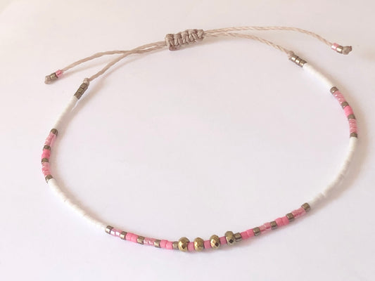 Bracelet cordon ajustable perles japonaises Miyuki roses, blanches et perles bronze