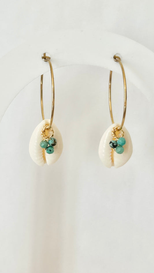 Boucles d'oreilles Cauris et Turquoise Africaine, créoles plaqué or Français