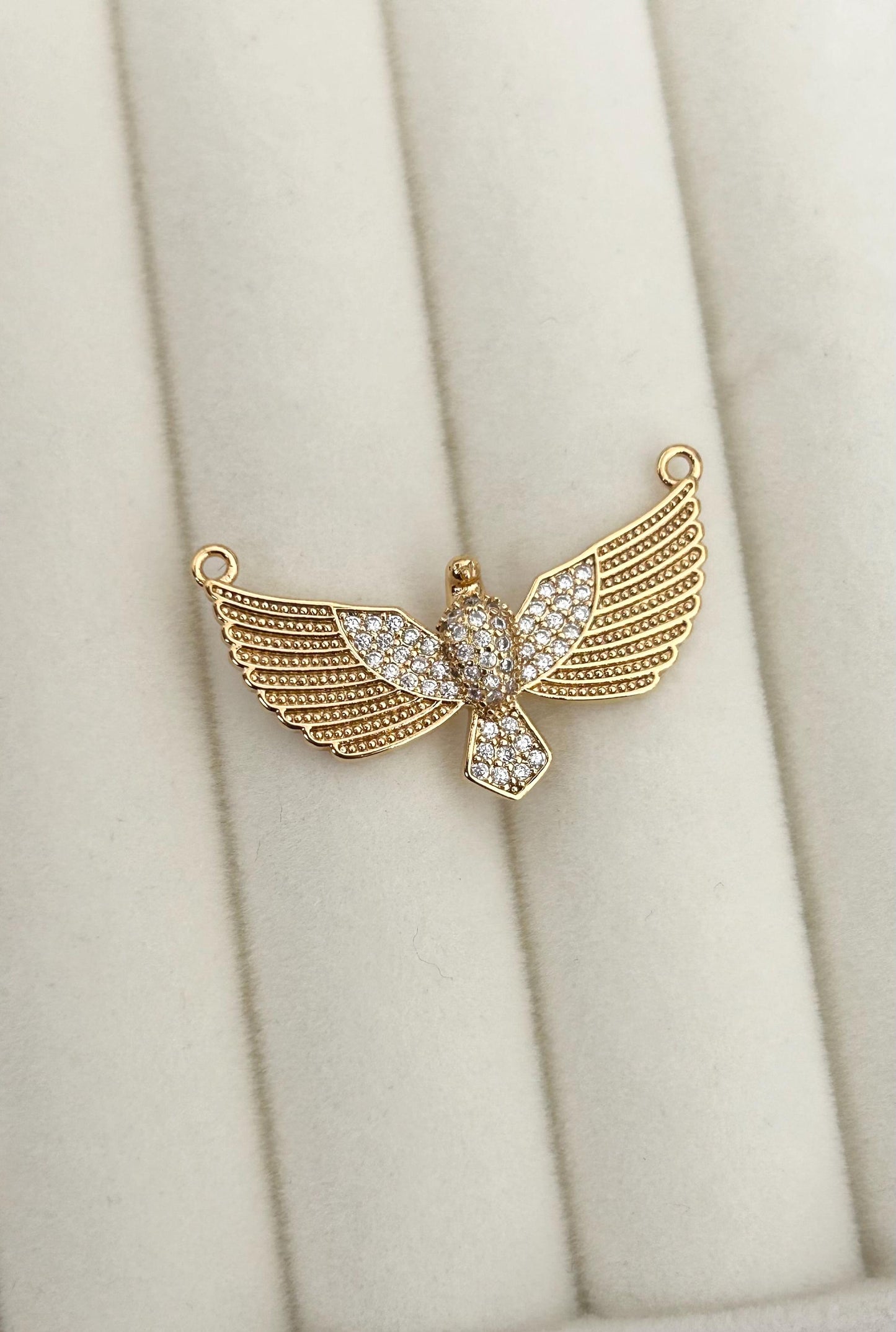 Pendentif Aigle zircons 31,5x17,5mm  Plaque or 24 carats, connecteur aigle envol doré et strass,