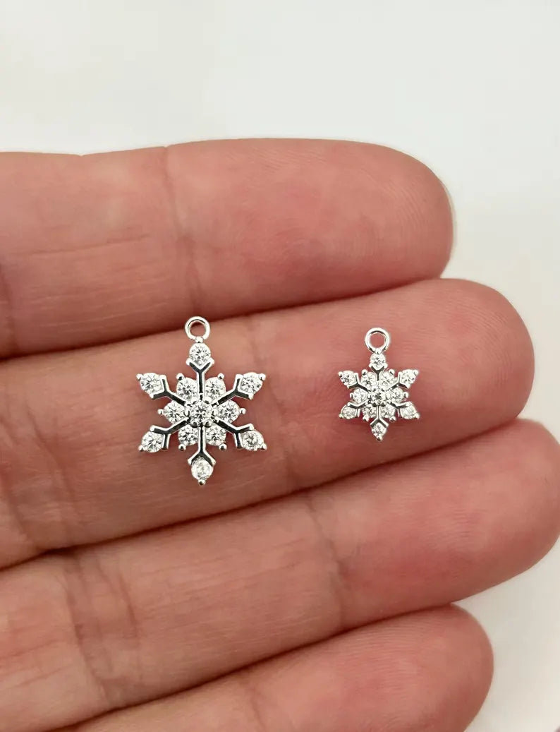 Flocon de neige 8mm / 13mm strass blancs et plaqué argent 925/1000, petits flocons diamants zircon et argent