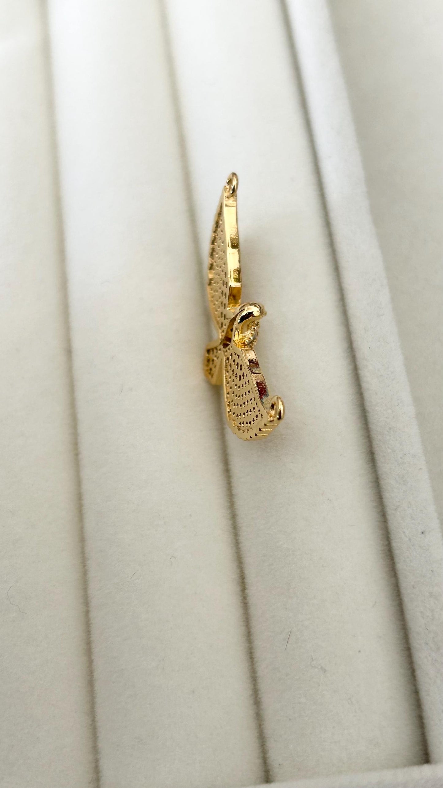 Pendentif Aigle zircons 31,5x17,5mm  Plaque or 24 carats, connecteur aigle envol doré et strass,