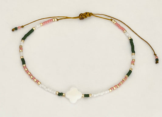 Bracelet cordon ajustable perles Miyuki et trèfle nacre
