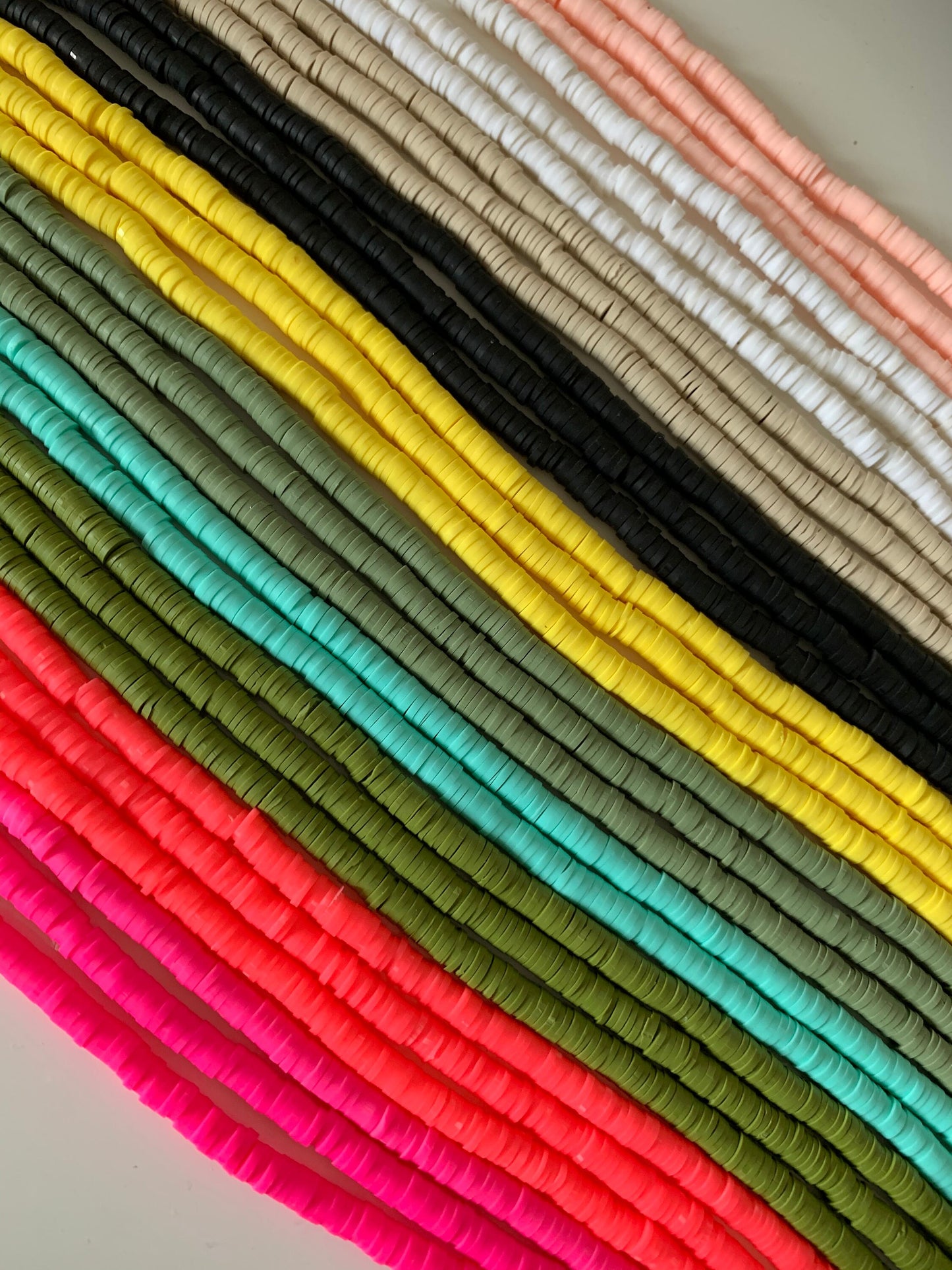 Heishi 100 perles 5 x 1mm plat rond heishi, Katsuki, perles, rondelles, intercalaire, collier surfeur, polymère, collier coquillage