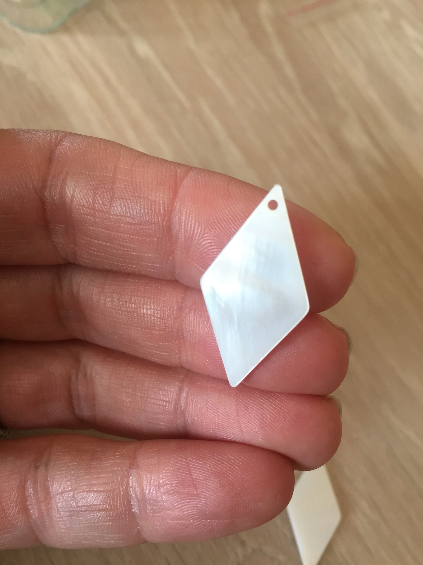Lot de 2 losanges en nacre blanche naturelle 14 x 28 mm