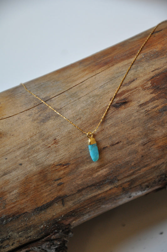 Pendentif "Plume" Turquoise naturelle et plaqué or 18K 3 x 10 mm