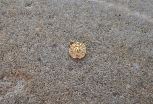 Pampille, pendentif ethnique minimaliste / cercle soleil inca / 9 mm / plaqué or 22K / BOHO mode