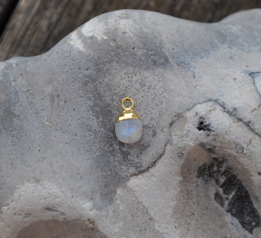 Pendentif forme goutte ronde Pierre de lune véritable plaqué or 22 k
