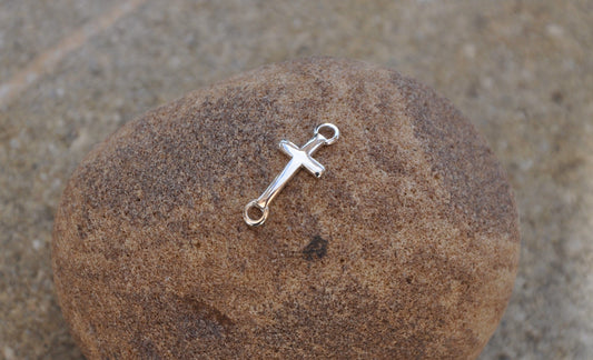 Connecteur croix incurvé, Intercalaire bombé, minimaliste plaqué Argent 925 14 x 8 mm