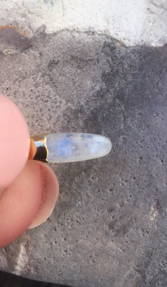 Pendentif "Plume" pointe moonstone naturelle et plaqué or 18K 3 x 10 mm