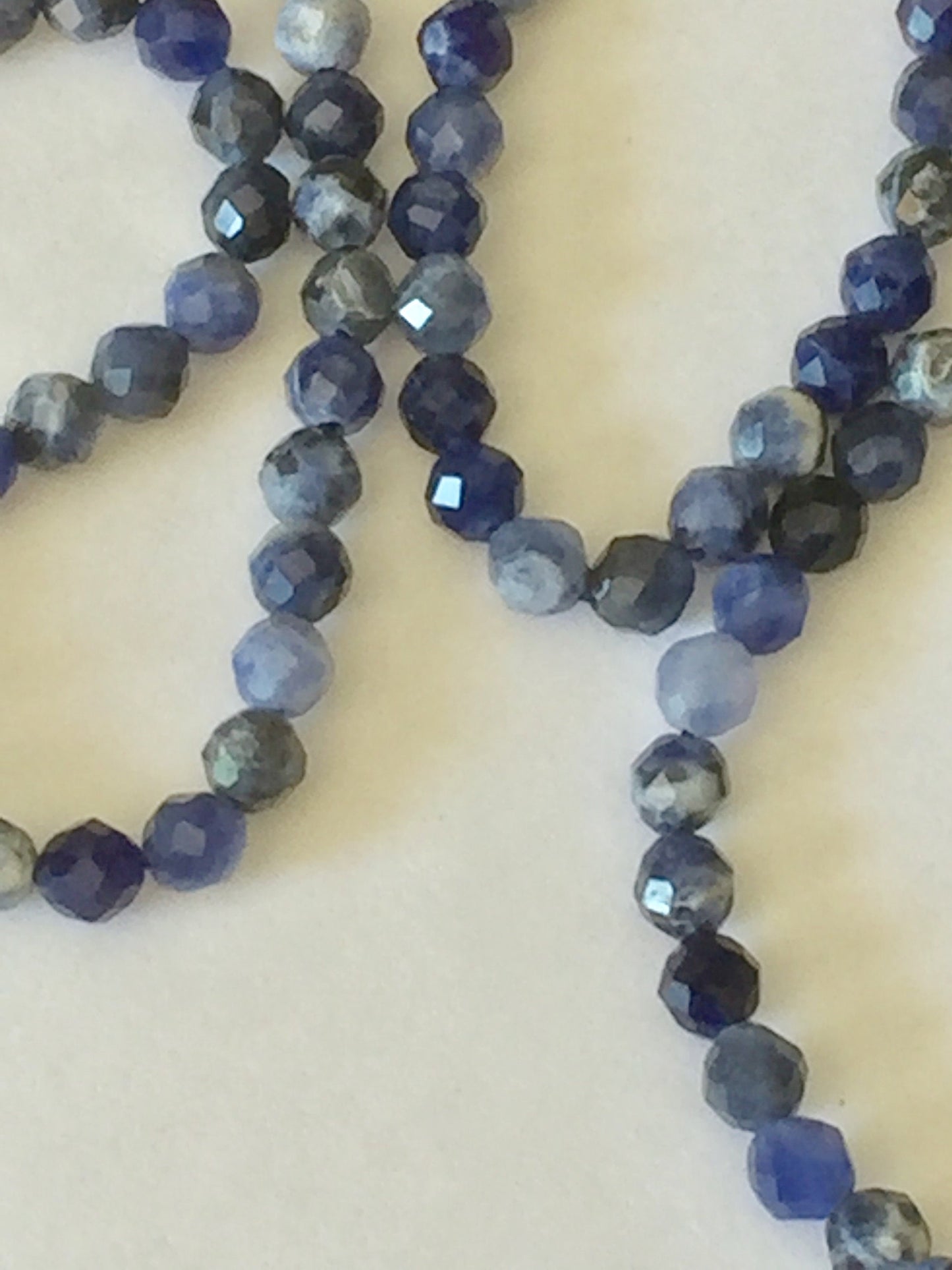 Sodalite bleue 3 mm facettée, 10 perles facettes gemme naturelle 3mm tons bleus, pierre naturelle