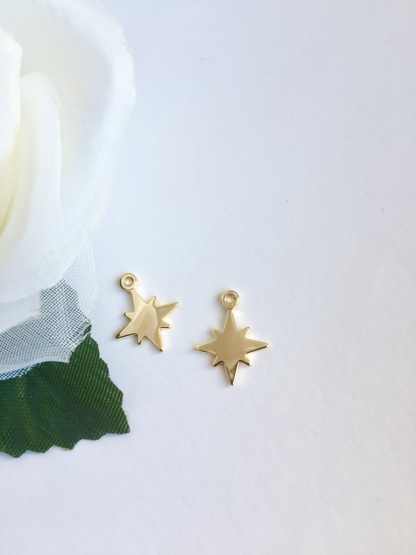 1 Etoile du nord 11 x 14 mm doré 24K, pendentif étoile polaire base laiton doré or,