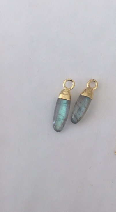 Pendentif "Plume" pointe Labradorite naturelle et plaqué or 18K 3 x 10 mm