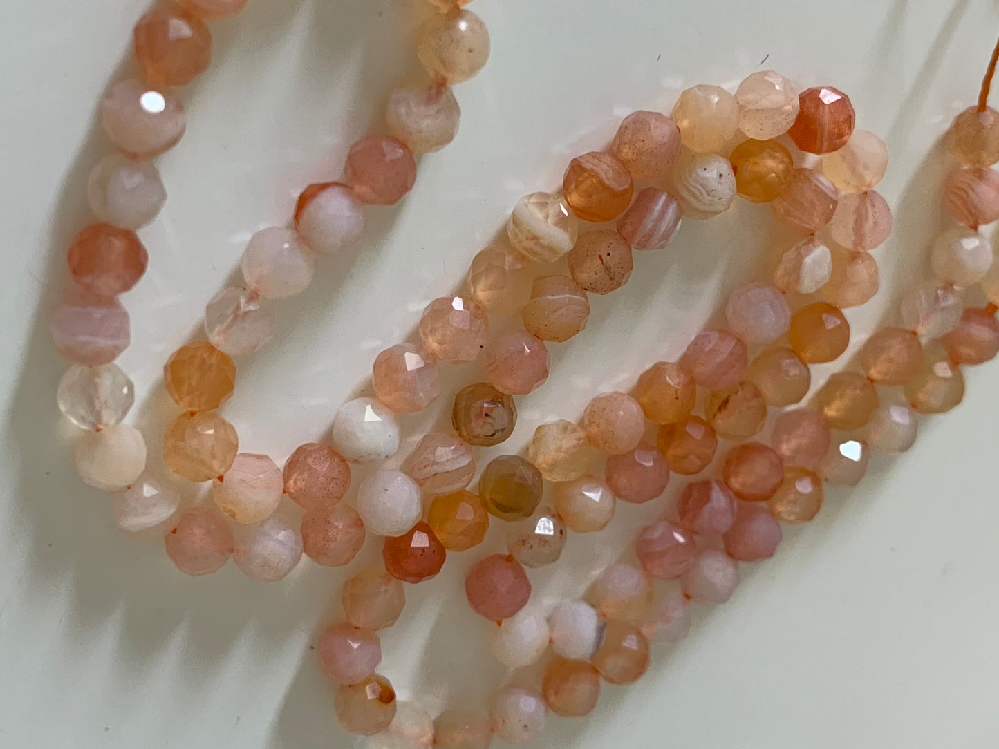 Agate Botswana 4 mm facettée, 10 perles facettes gemme naturelle 4mm tons orangés et blancs clairs, Agate Botswana pierre naturelle