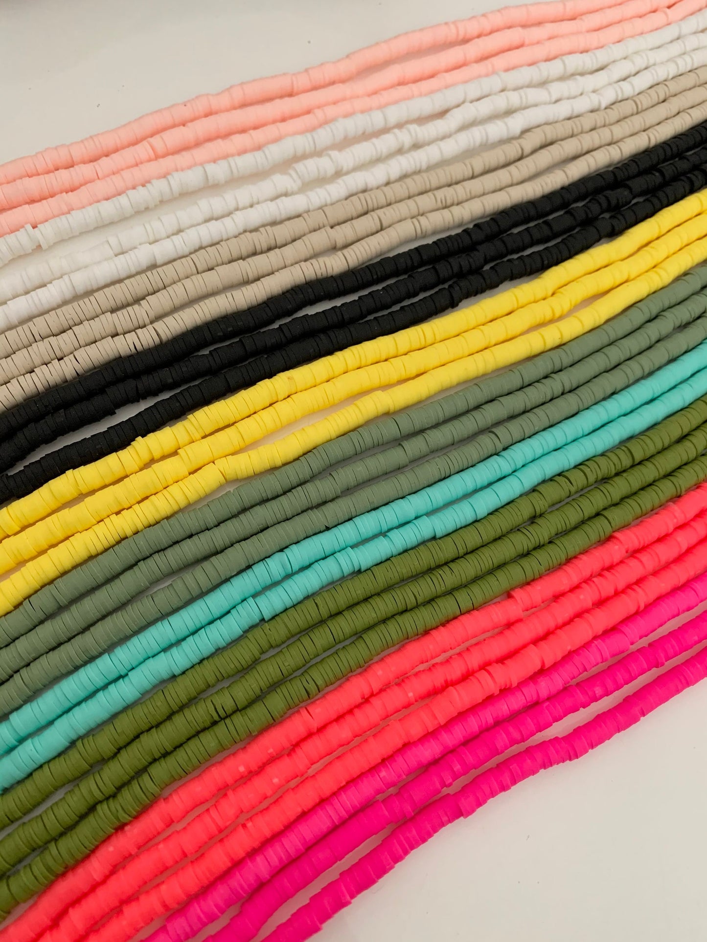 Heishi 100 perles 5 x 1mm plat rond heishi, Katsuki, perles, rondelles, intercalaire, collier surfeur, polymère, collier coquillage