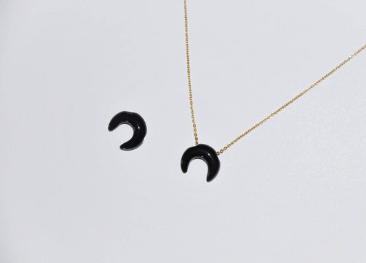 Pendentif forme Corne en Onyx "A" noir 15 mm