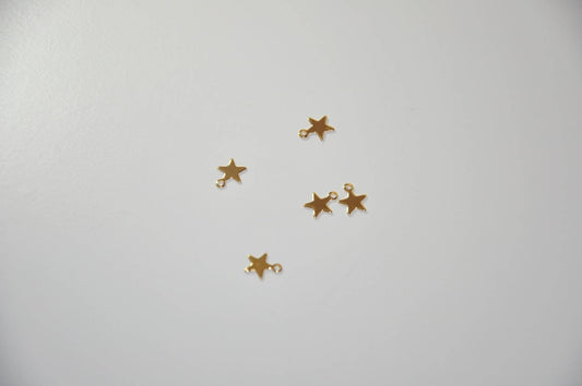 Lot de 2 Etoiles plaqué or 6 mm + 2 mm trou