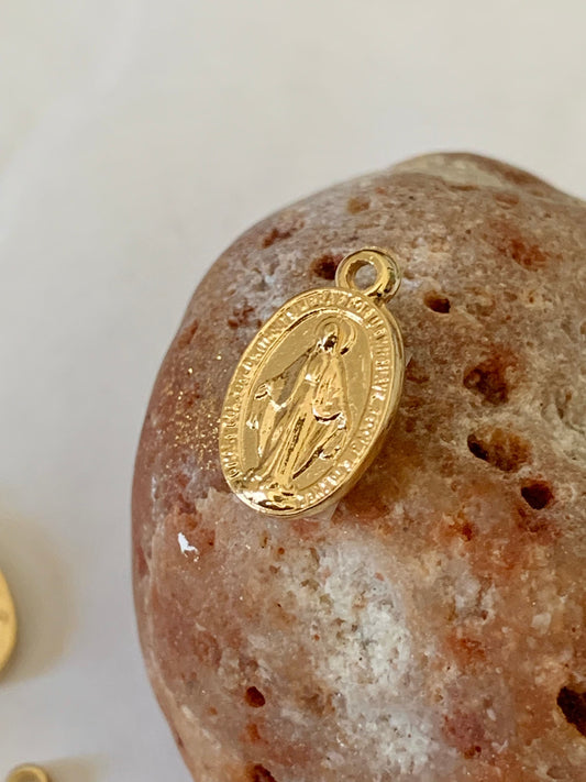 Pendentif Vierge 14mm, Madone en plaqué or pour chapelet ou créations de bijoux MM